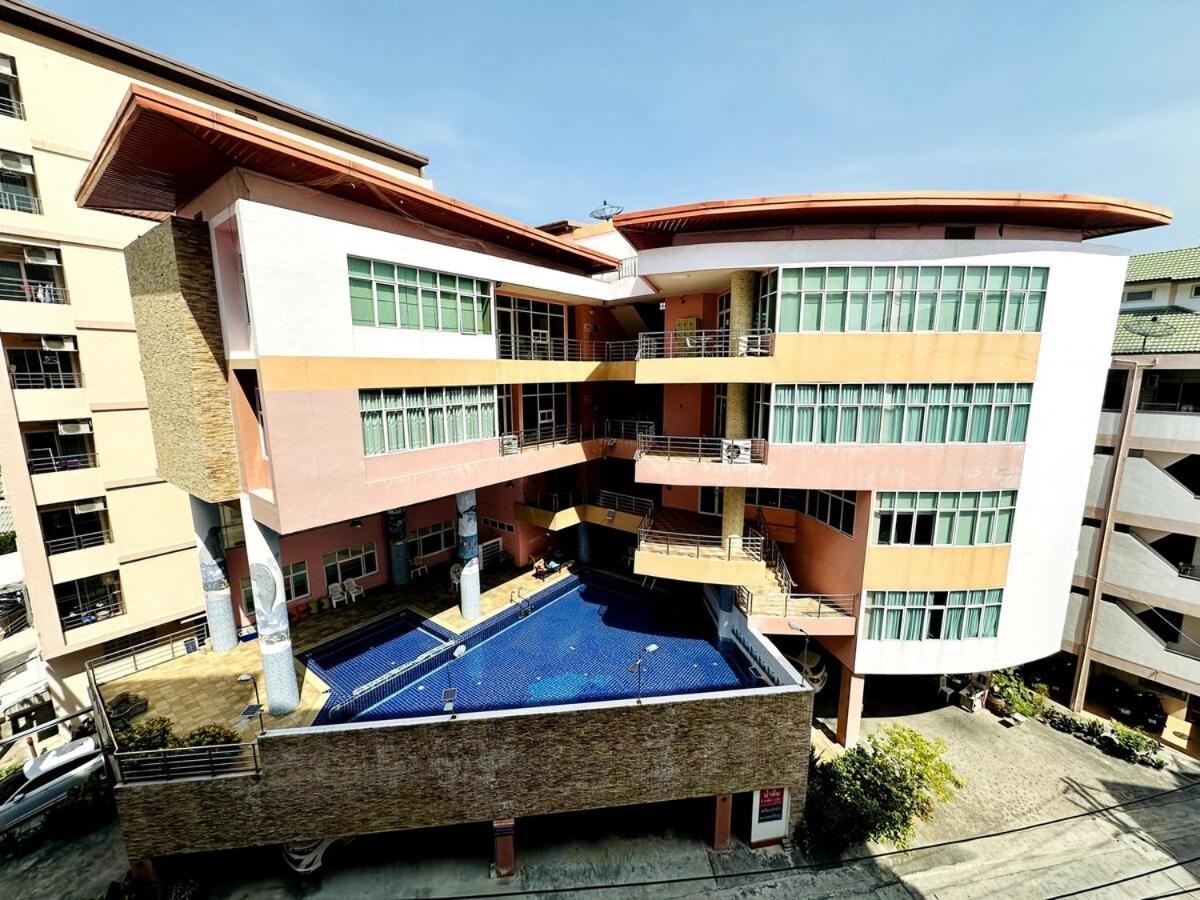 Wisdom Burg Bangsaen, Pool, Gym Aparthotel Ban Rong Khoei Екстериор снимка