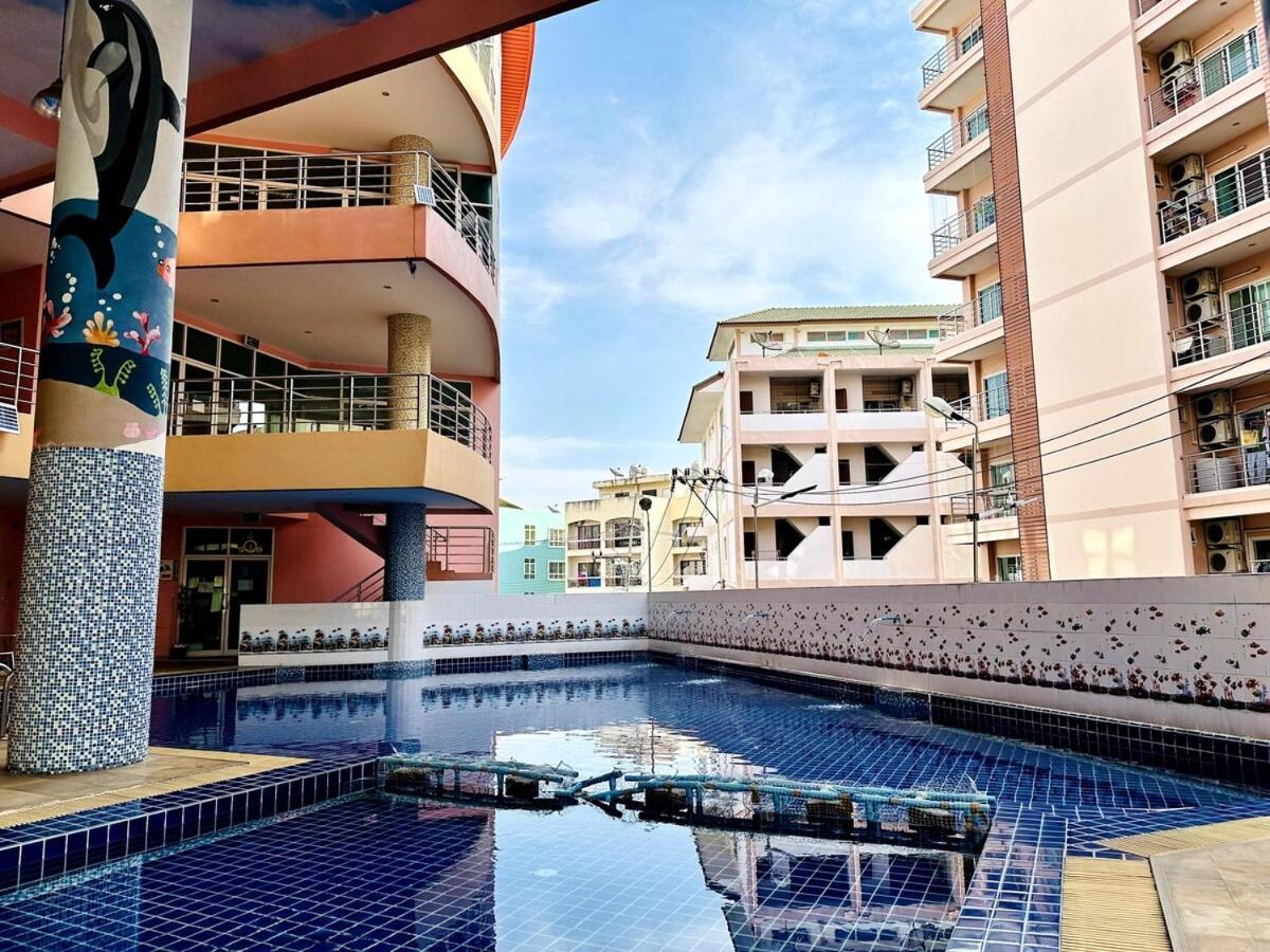 Wisdom Burg Bangsaen, Pool, Gym Aparthotel Ban Rong Khoei Екстериор снимка