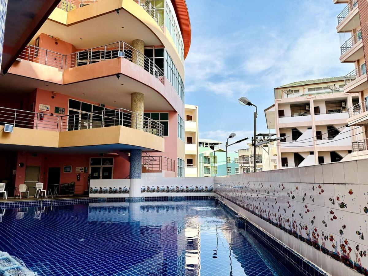 Wisdom Burg Bangsaen, Pool, Gym Aparthotel Ban Rong Khoei Екстериор снимка