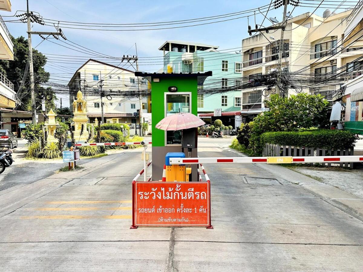 Wisdom Burg Bangsaen, Pool, Gym Aparthotel Ban Rong Khoei Екстериор снимка