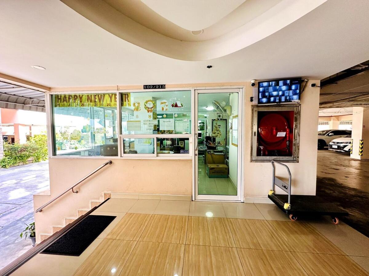 Wisdom Burg Bangsaen, Pool, Gym Aparthotel Ban Rong Khoei Екстериор снимка